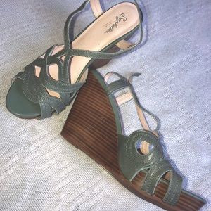 Strap detailed wedges